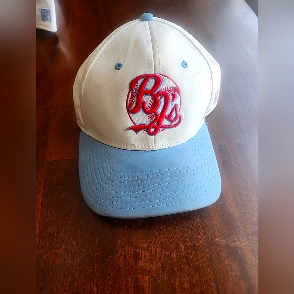 The Game Pro Toronto Blue Jays White & Blue Size M Hat Distressed Stains